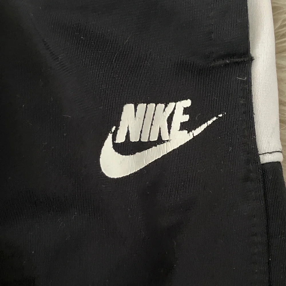 NIKE Baby Boy White/ Black Athletic Jacket and Bottom Set | 2T
